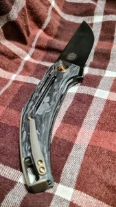 WE Knife Speedliner Black Shredded Carbon Fiber 20CV Stainless Pocket Knife - Picture 1 of 3