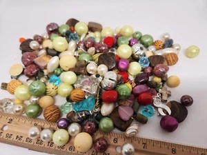 Vintage Lot of Assorted Beads and Charms Mixed Colors and Sizes - Picture 1 of 12