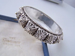 GORGEOUS VINTAGE 925 SOLID STERLING SILVER HINGED OPENWORK 3D BRACELET BANGLE 8" - Picture 1 of 7