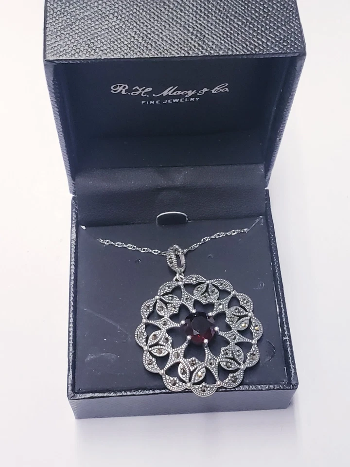 Granate rodolita MACY'S (2 ct. t.w.) & Collar Flor Marcasita 18" en 925 Foto 1 de 4
