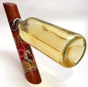 VALDO handbemalte Holz Weinflasche Balancer Rack künstlerische Bar Dekor Geschenk schön - Bild 1 von 16