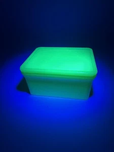 VTG McKee Refrigerator Dish Ivory Custard Uranium Glass w/Lid. 3x4 - Picture 1 of 9