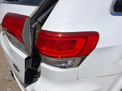 Conjunto de luz trasera derecha usado se adapta a: Jeep Grand Cherokee 2014 cuarto de montaje en panel Foto 1 de 4