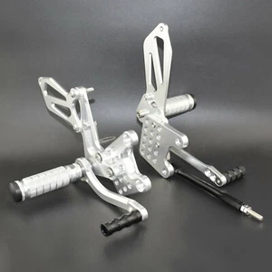 Argento pedane arretrate regolabili rearset per SUZUKI GSXR GSX-R 1000 2001-2004 - Picture 1 of 8