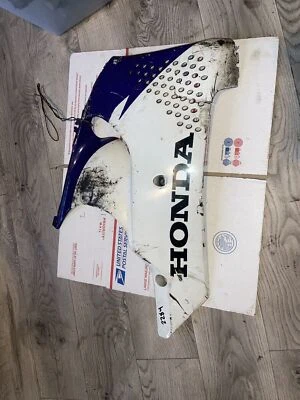 Honda CBR900RR CBR 900RR 1995 96 94 97 Right side fairing panel lower - Image 1 of 4
