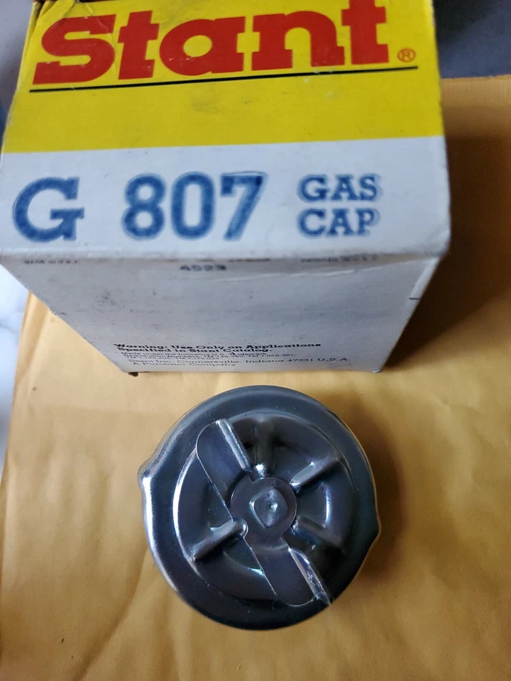 VINTAGE NOS STANT G 807 GAS VENTED CAP DOUBLE NOTCH NARROW SLOT FILLER TUBE Foto 1 de 4
