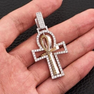Ciondolo croce Ankh diamante simulato taglio tondo 3,00 ct placcato oro giallo 14 kt - Foto 1 di 3