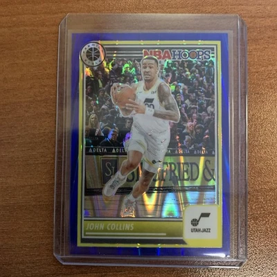 2023-24 Hoops Premium Stock John Collins Blue Wave 96/99 SP #97 Utah Jazz - Imagem 1 de 3