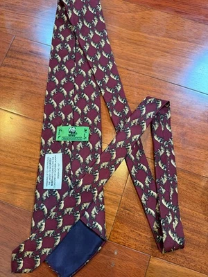 World Wildlife Fund Oso Pardo Corbata Seda Años 90 Repetición | Rojo Marrón | 55"L 4"W Foto 1 de 4