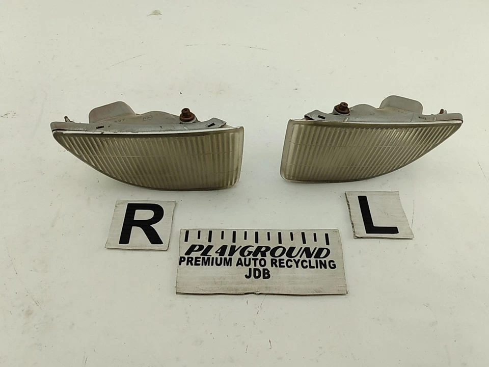 Par de luces de esquina de señal de giro delanteras Lexus SC400 SC300 para 1992-2000 Foto 1 de 4