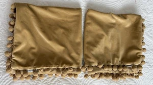 Juego de 2 fundas de almohada decorativas de terciopelo dorado Topfinel de 20" x 20" pompones - Imagen 1 de 5