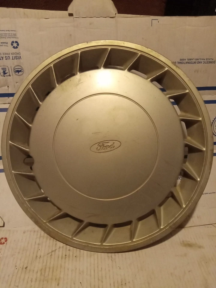 Колпак колеса 15 дюймов для Ford Escort Mustang 1992 - 1994 годов выпуска от оригинального производителя F2CC-1130-AA - Изображение 1 из 4