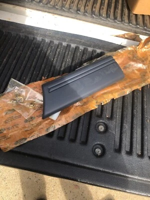 NOS 1985 1986 Ford Mustang Front Fender Moulding LH E5ZZ-16C069-AP Charcoal - Imagem 1 de 4