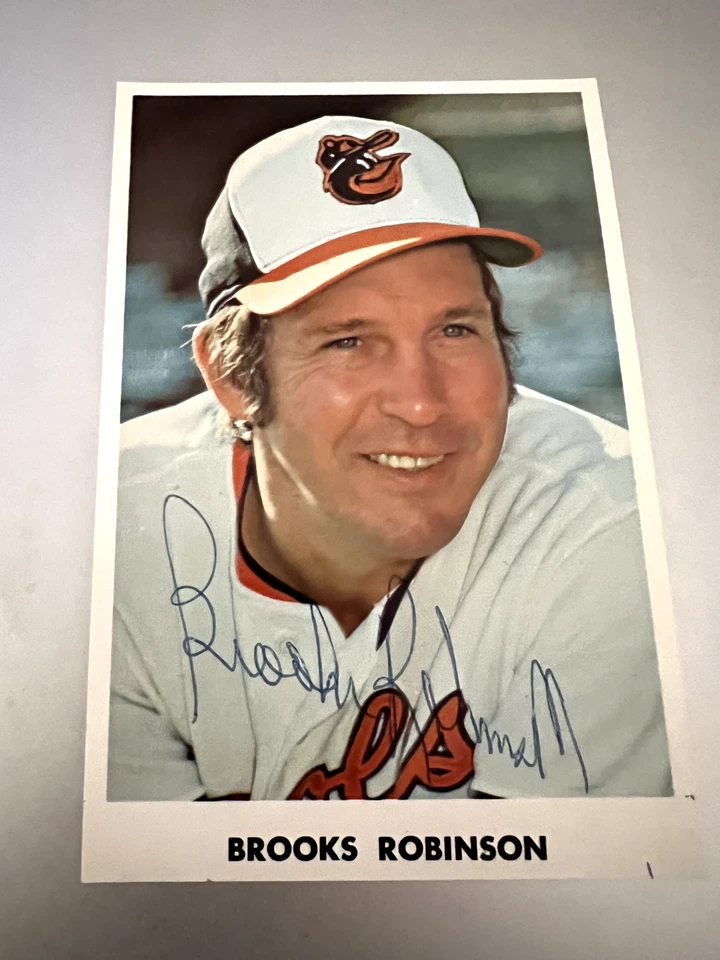 BROOKS ROBINSON BALTIMORE ORIOLES TEAM ISSUED POSTCARD AUTOGRAPHED NM-MNT - Image 1 of 1