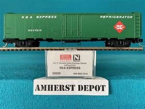 52020 Micro Trains Railway Express Agency Reefer N Scale REA New - Picture 1 of 2