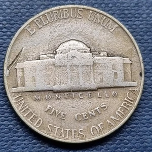 1946 Jefferson Nickel - ERROR - Lamination Error - Circulated #94571 - Picture 1 of 2