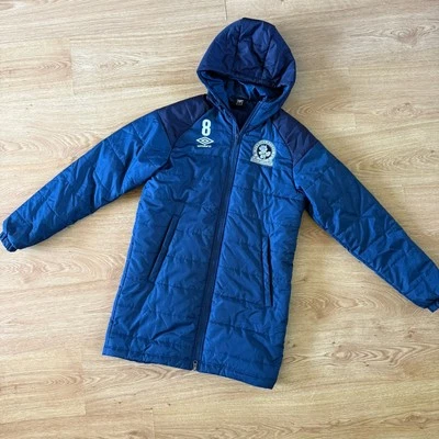 Abrigo Chaqueta de Banco Acolchado Azul Blackburn Rovers Umbro Para Hombre Talla Pequeña Para Hombre Foto 1 de 4