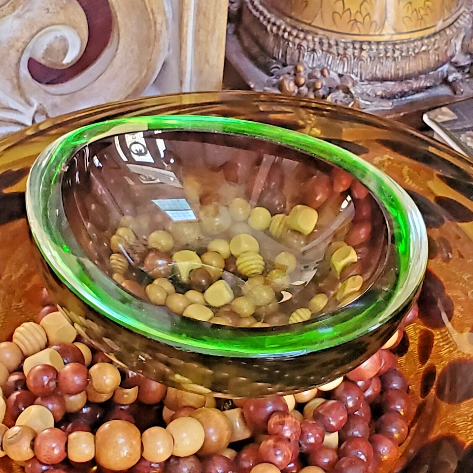 Imperfecto Raro Arte de Murano Vidrio Geoda Forma de Huevo Tazón Ovalado Verde Ámbar Transparente Foto 1 de 4