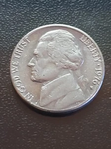 1976 D Jefferson Nickel - Actual Collectible Coin In Photo - - Picture 1 of 2