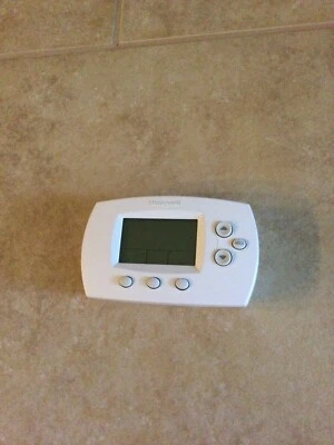 Termostato programable Honeywell. Blanco. Curvo. Usado pero funciona. Sin pilas. Foto 1 de 4