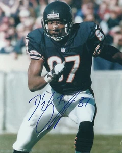 Autographed DWAYNE BATES Chicago Bears 8x10 Photo - w/COA - Picture 1 of 1