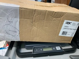Punzón de papel eléctrico GBC 3230 24 hojas capacidad de perforación gris - Imagen 1 de 2