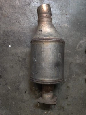 GMC Sierra 2500 de fábrica 6,6 L V8 diésel L5P Duramax pieza de emisión de escape NOC Foto 1 de 4