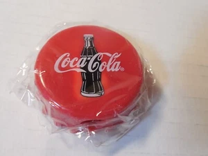 Afilador de lápices Coca Cola 1999 forma de tapa de botella nuevo sellado Coca-Cola - Imagen 1 de 12