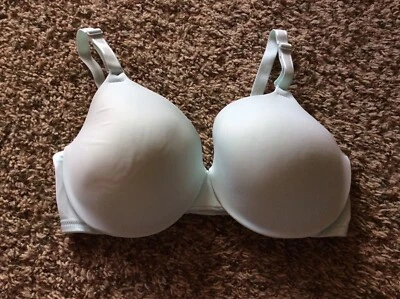 Camiseta Warners Bra 38C This Is Not A Bra con aros usada en excelente estado espuma de mar ligera Foto 1 de 4