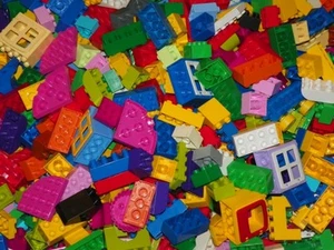 LEGO - DUPLO - HUGE BRICK SALE - LOT of 100 PIECES - $28.99 - FREE SHIPPING !! - Picture 1 of 1