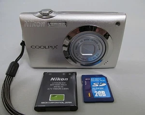 Nikon Coolpix S4000 silber Digitalkamera 12MP mit 4x optischem Zoom getestet - Bild 1 von 10