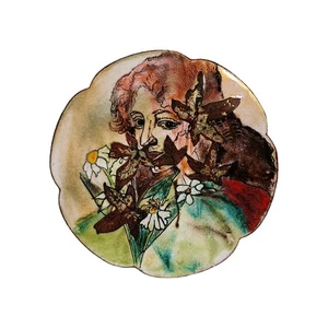 Esmalte vintage sobre placa de cobre firmado R. Jyner - Dama con flores arte 10" D - Imagen 1 de 3