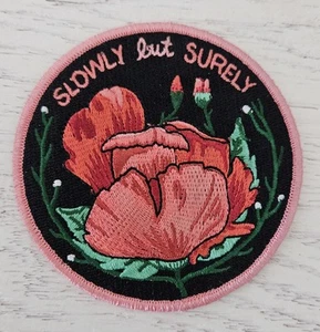 Langsam aber sicher Blumen Aufnäher Applikation Stickerei Floral Patch - Bild 1 von 2