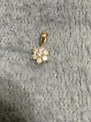 Подвеска в виде звезды/цветка из золота 10 карат с фианитами - Изображение 1 из 4