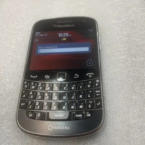 (Joli) téléphone portable BLACKBERRY BOLD 9900 8G (sans batterie. transporteur : Rogers, Fido) - Photo 1 sur 7