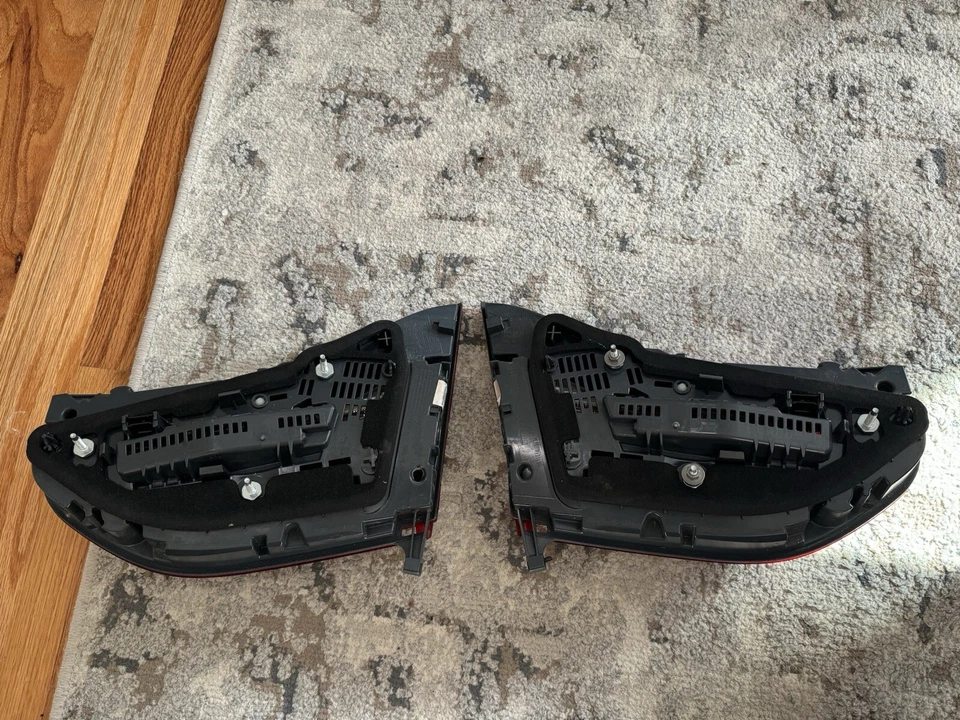 Left And Right Trunk Led Tail Light Lamp 63212583246 BMW 750i G11 G12 2016-19 - Image 1 of 4