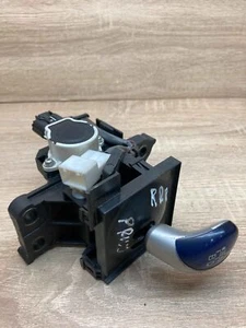 75C582 RHD OEM Toyota Prius Gear Shifting Lever Arm RHD - Picture 1 of 7