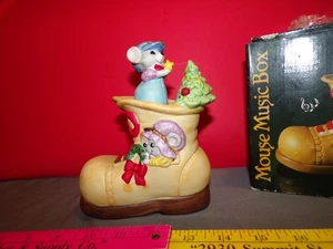 Mouse Christmas Music Box Mice In Shoe Jasco Porcelain EXCELLENT CONDITION NICE - Picture 1 of 6