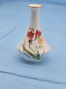 Noritake Nippon Toki 4" Bone China Hand Painted Bud Vase Freesia Vintage**56-17 - Picture 1 of 8