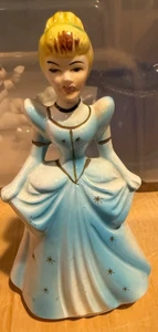 1960 Walt Disney's Cenerentola ~ Statuina porcellana 5" ~ Galles ~ Vintage Disney - Foto 1 di 3