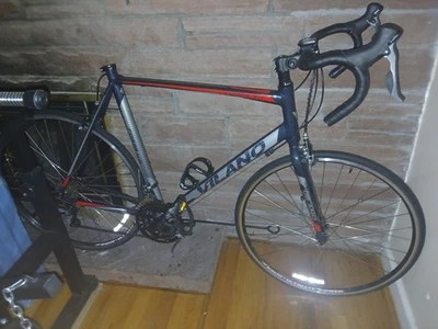 Bicicleta de carretera Vilano Forza 4.0 aluminio carbono Foto 1 de 4