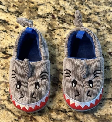 Zapatillas Baby Wonder Nation Tiburón 3D Aleta y Cola Bebé Niño Pequeño Talla 5 Foto 1 de 4