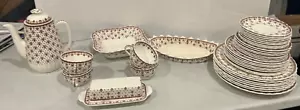SPODE CHINA SET DI 44 PIATTI CAFFETTIERA FLEUR-DE-LIS PIATTO BURRO VECCHIO MARCHIO - Foto 1 di 14