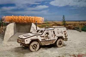 UGears Dozor-B veicolo da combattimento esercito camion meccanica legno kit Combat Vehicle 3D - Foto 1 di 5
