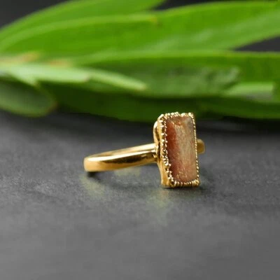 Anillo de oro rosa con piedras preciosas rojas brillantes naturales hechas a mano declaración Foto 1 de 4