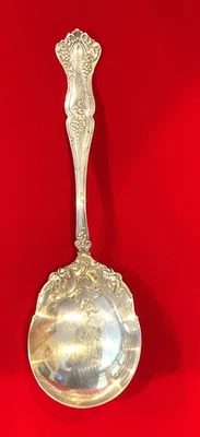 1847 Rogers Bros PATRÓN VINTAGE Lg. Cuchara para servir bayas 9” “M” monograma uva Foto 1 de 4