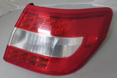 Lincoln Zephyr 2006/MKZ 2007-2009 - luz trasera (derecha) (probada) Foto 1 de 4