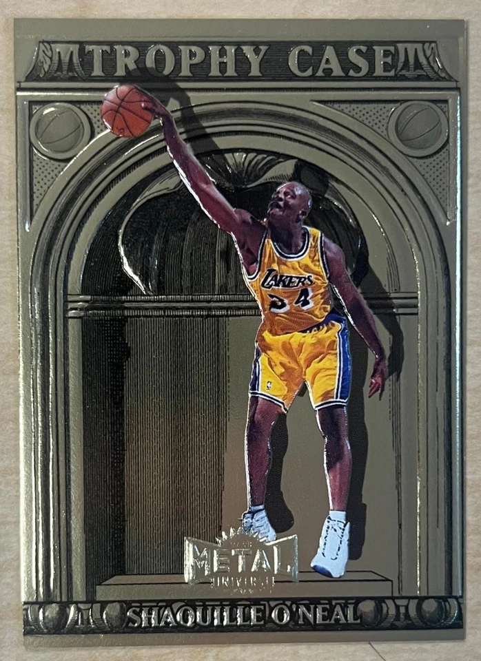 Estuche Trofeo Campeonato Metal Universe 1997-98 #4 Shaquille O’Neal Inserto Dorado Foto 1 de 2