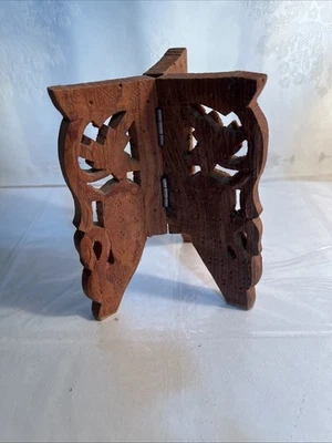 De colección Detallado Madera Tallada a Mano 3 Patas Plegable Soporte India Desplazamiento Trabajo Bisagras Foto 1 de 4