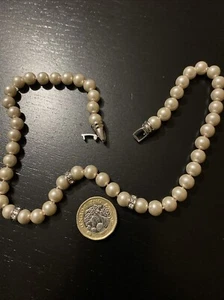 Atemberaubende Perlenkette mit 3 Strasseinsätzen. 45 cm lange Qualität Feel Party - Bild 1 von 3